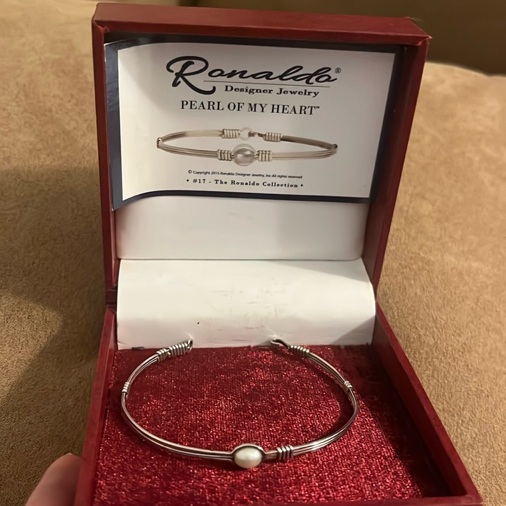 Designer Jewelry Ranalda Bracelet silver Pearl of My Heart gently used in box